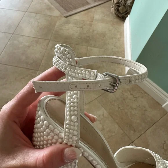 Gianni Bini Pearl Platform Wedding Shoe - Picture 3 of 7